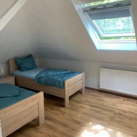 Apartment Schöne Ferienwohnung Im Dachgeschoss *